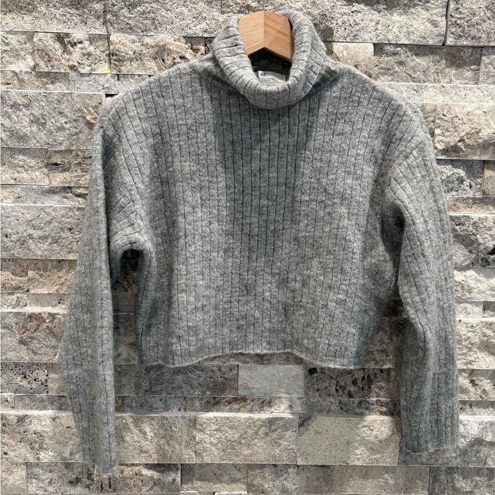 H&M Gray Ribbed‎ Cowl Neck Sweater size 12/14 check measurements